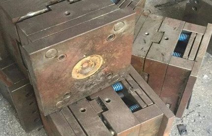 ��ģ����أ�����ģ�߽��ڱ������̼�����